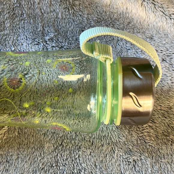 LULULEMON🍋22oz Clear Dandelions Printed Water Bottle - Picture 7 of 10